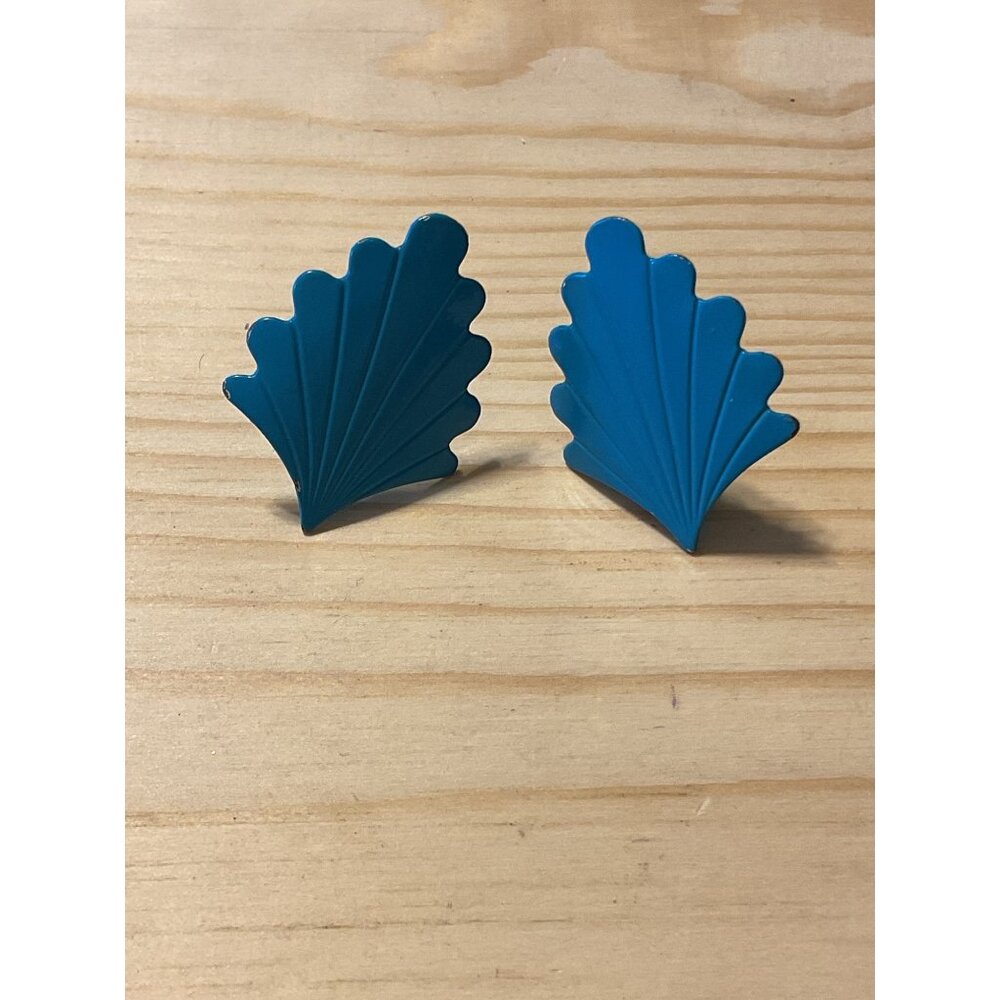 Retro Teal Fan Shaped Pierced Earrings Bold 1980s Statement Jewelry Leaf Shell